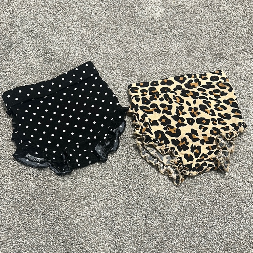 Posh Peanut Bamboo Ruffle Bummies lot of 2 polka dot‎ and leopard 6-12 months